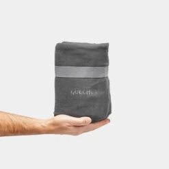 Quechua COUVERTURE EN POLAIRE - 150 X 130 CM 7 Quechua COUVERTURE EN POLAIRE - 150 X 130 CM -Camping Fournitures Boutique couverture en polaire 150 x 130 cm 2