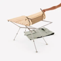 Quechua TABLE DE CAMPING COMPACTE 4/6 PERSONNES - PLATEAU BOIS - POCHE DE RANGEMENT -Camping Fournitures Boutique table de camping compacte 46 personnes plateau bois poche de rangement 7